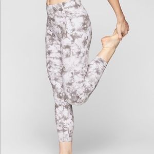 Athleta Tie Dye Salutation 7/8 Tight
